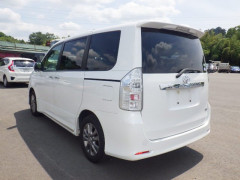 Toyota Voxy 2012