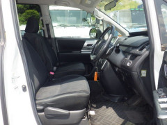 Toyota Voxy 2012