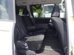 Toyota Voxy 2012