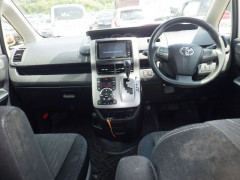 Toyota Voxy 2012