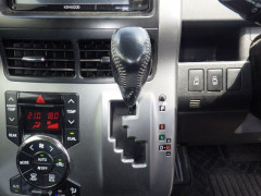 Toyota Voxy 2012