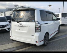Toyota Voxy 2012