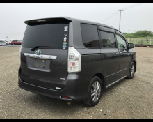 Toyota Voxy 2012