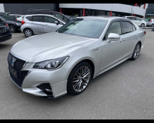 Toyota Crown Hybrid 2016