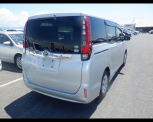 Toyota Noah 2014
