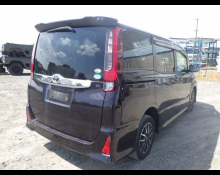 Toyota Noah 2014