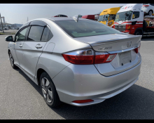 Honda Grace Hybrid 2016