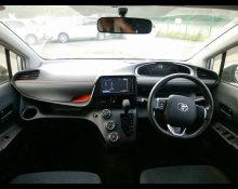 Toyota Sienta 2016