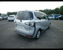Toyota Sienta 2016