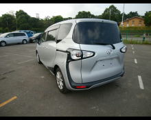 Toyota Sienta 2016