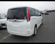 Toyota Noah 2014