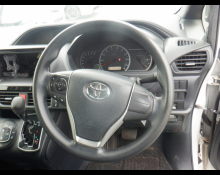 Toyota Noah 2014