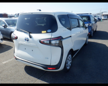Toyota Sienta 2016