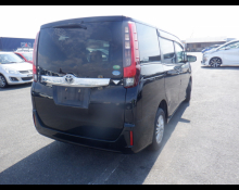Toyota Noah 2014