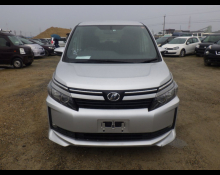 Toyota Voxy 2014