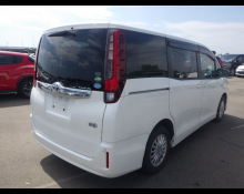 Toyota Noah 2014