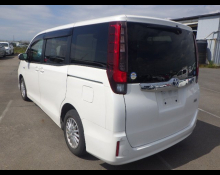 Toyota Noah 2014