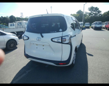 Toyota Sienta 2016