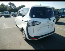 Toyota Sienta 2016
