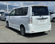 Toyota Voxy 2012