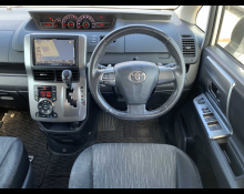 Toyota Voxy 2012