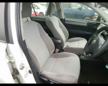 Toyota Corolla Axio 2014