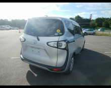 Toyota Sienta 2016