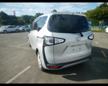 Toyota Sienta 2016