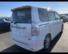 Toyota Voxy 2012