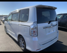 Toyota Voxy 2012
