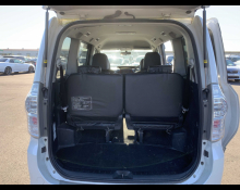 Toyota Voxy 2012