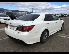 Toyota Crown Hybrid 2016