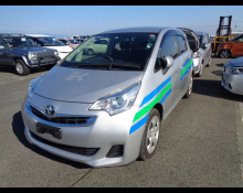 Toyota Ractis 2015