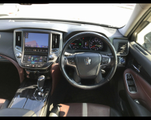 Toyota Crown Hybrid 2014