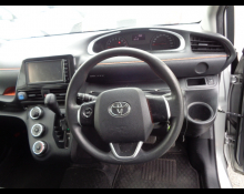 Toyota Sienta 2016