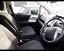 Toyota Noah 2013