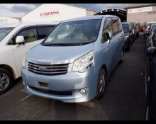 Toyota Noah 2013