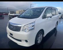 Toyota Noah 2013