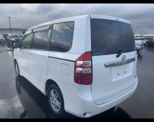 Toyota Noah 2013