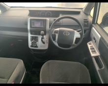 Toyota Noah 2013