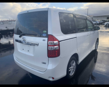 Toyota Noah 2013