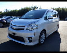 Toyota Noah 2013