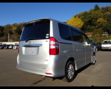 Toyota Noah 2013