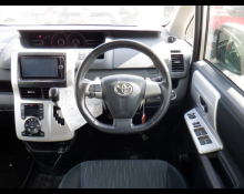Toyota Voxy 2013