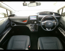 Toyota Sienta 2016