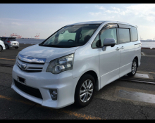 Toyota Noah 2012