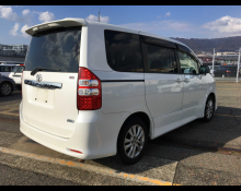 Toyota Noah 2012