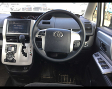 Toyota Noah 2012