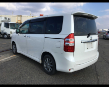 Toyota Noah 2012
