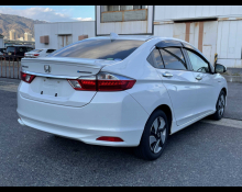 Honda Grace Hybrid 2016